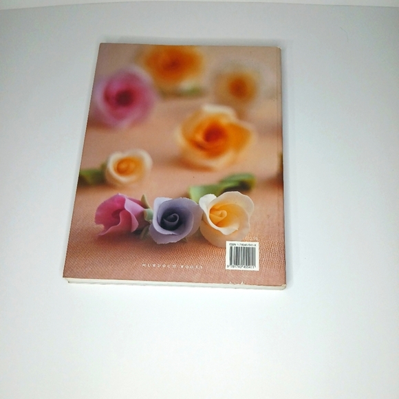 🛍 The Essential Guide To Cake Decorating by Murdoch Books - Picture 2 of 7